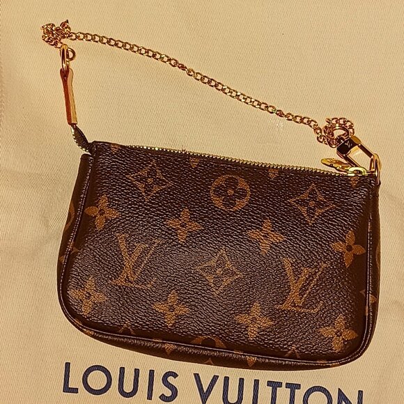 Authentic Louis Vuitton Mini Pochette Accessoires - Picture 3 of 8